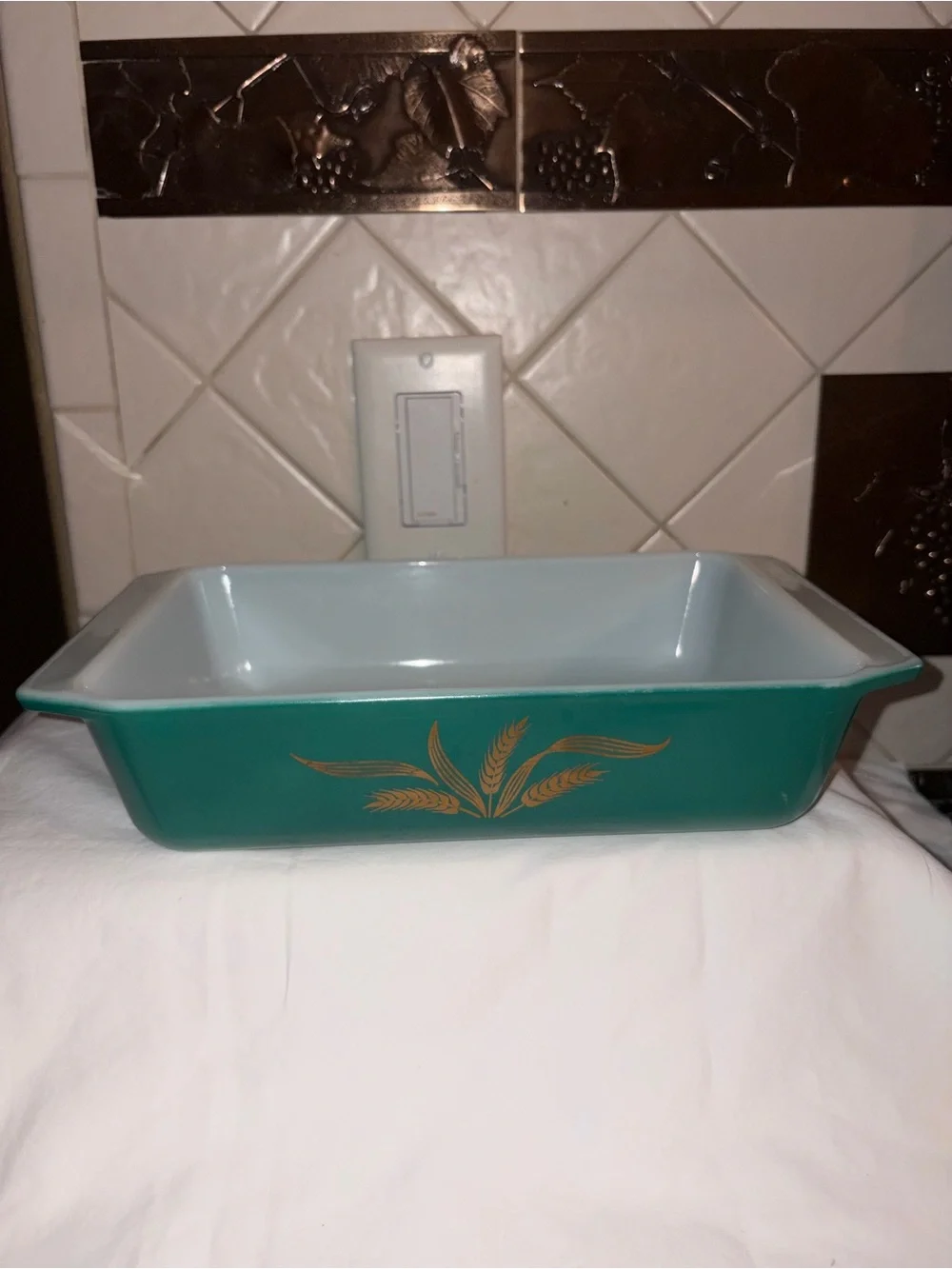 RARE Vintage Pyrex 1960 Green Wheat  casserole space Saver Dish 575-B